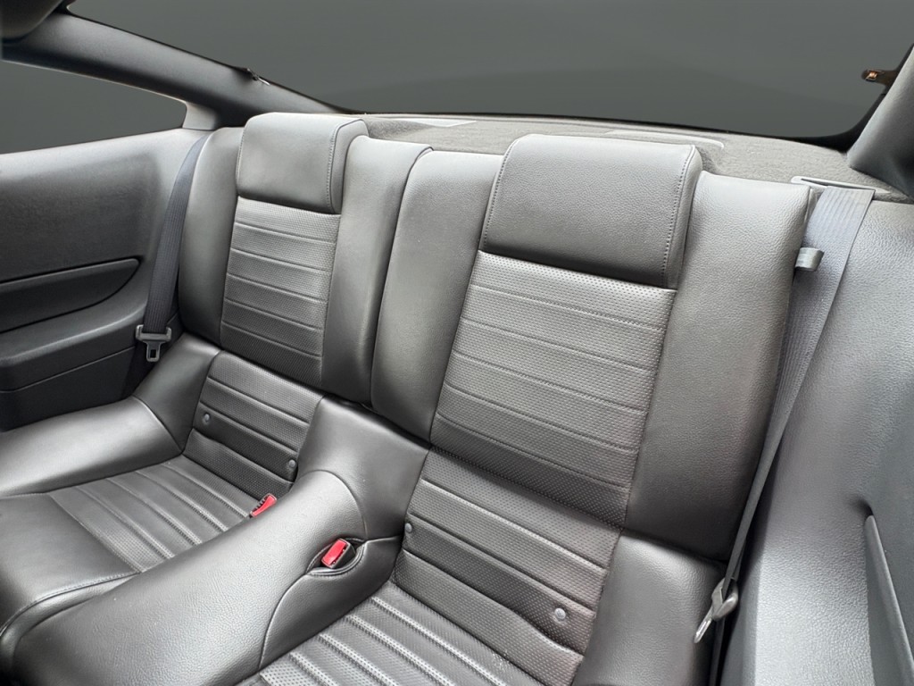 2005 Ford Mustang Image 32
