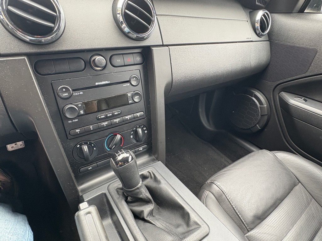 2005 Ford Mustang Image 34