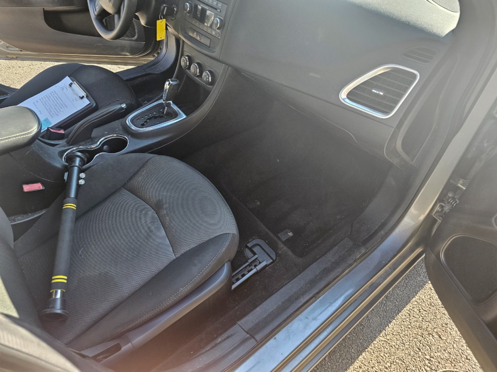 2013 Dodge Avenger Image 10