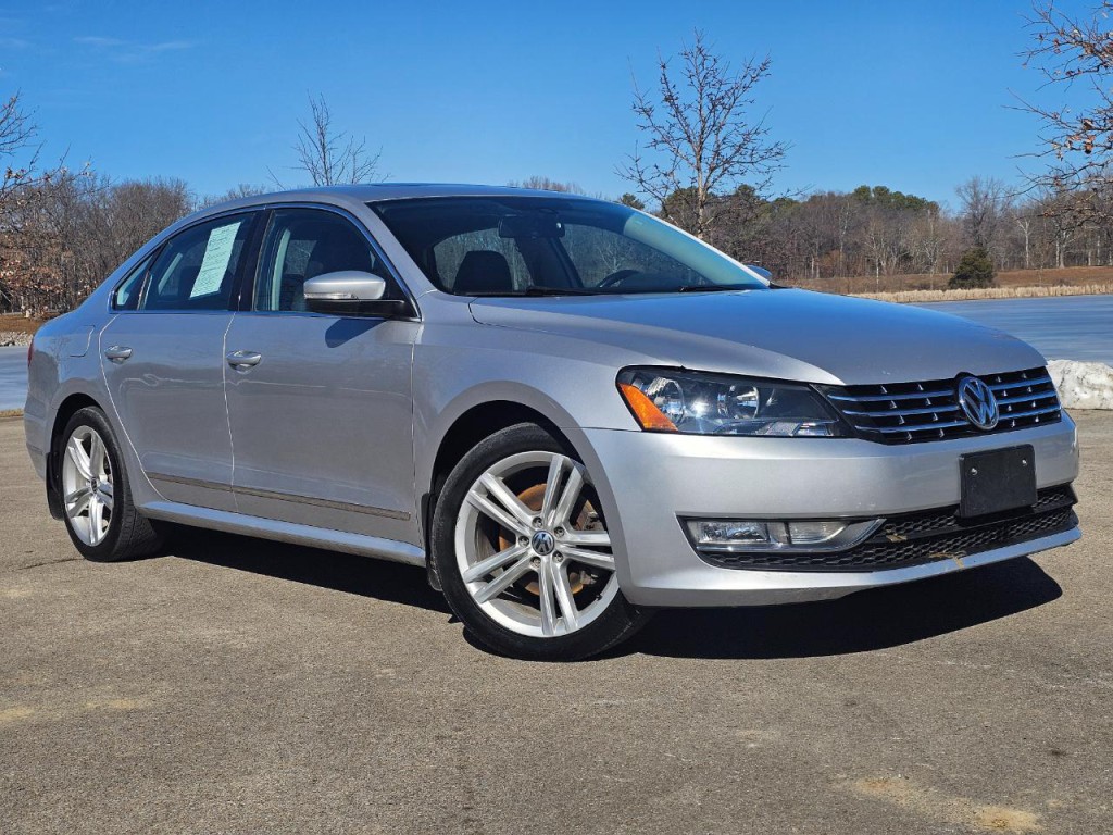 2015 Volkswagen Passat Image 1