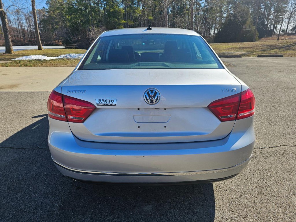 2015 Volkswagen Passat Image 7