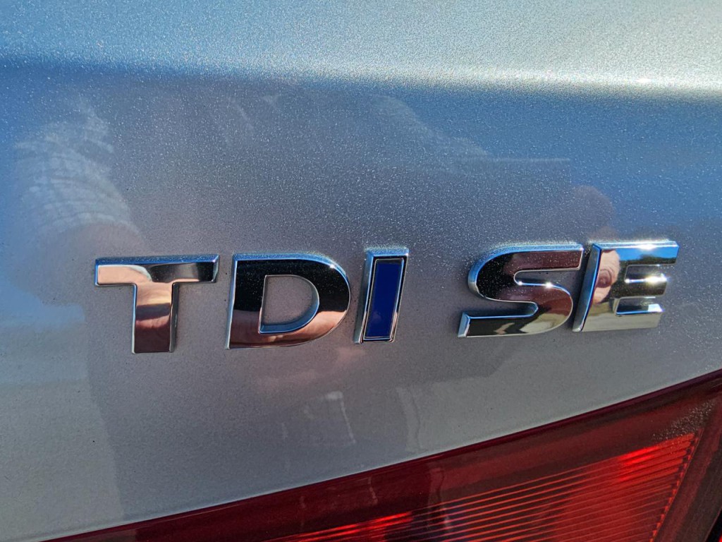 2015 Volkswagen Passat Image 16