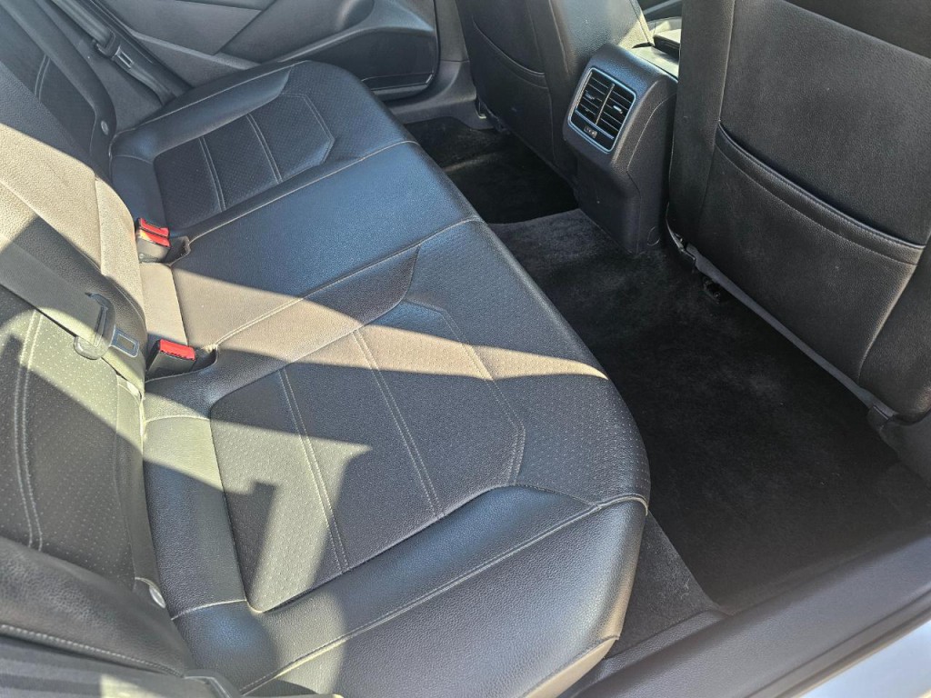 2015 Volkswagen Passat Image 20