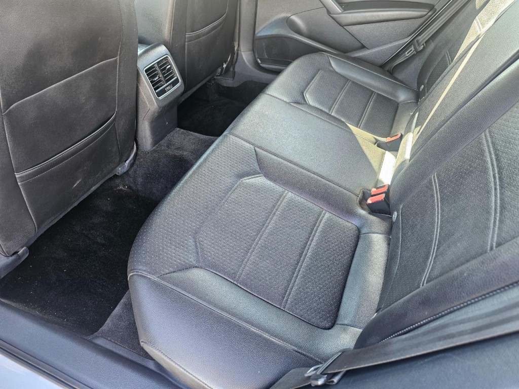 2015 Volkswagen Passat Image 23
