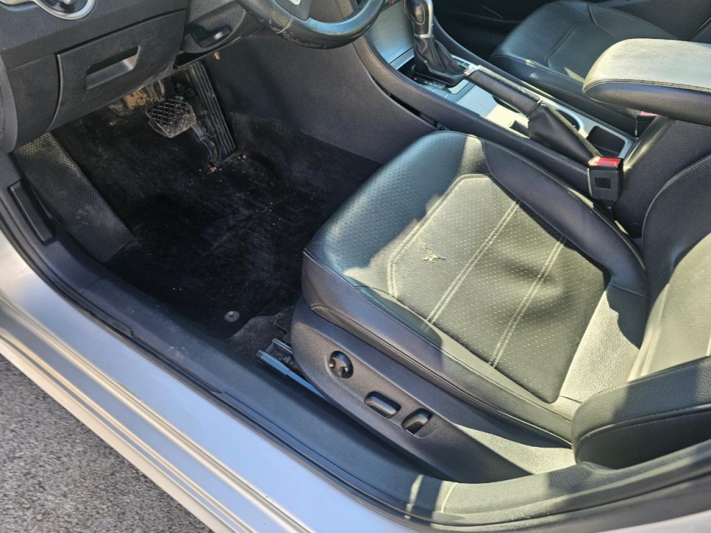 2015 Volkswagen Passat Image 25