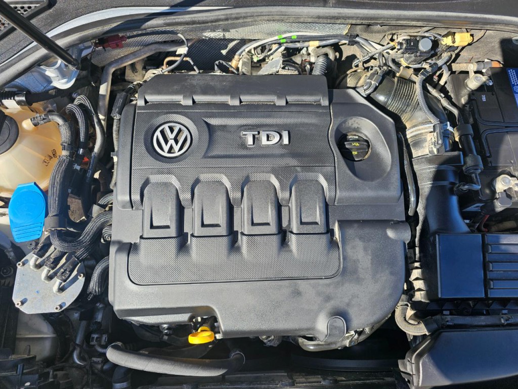 2015 Volkswagen Passat Image 27