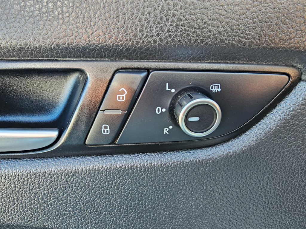 2015 Volkswagen Passat Image 28