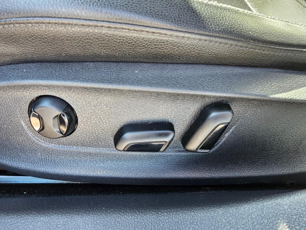 2015 Volkswagen Passat Image 30