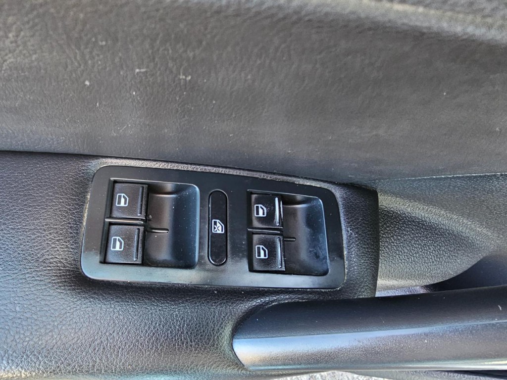 2015 Volkswagen Passat Image 31