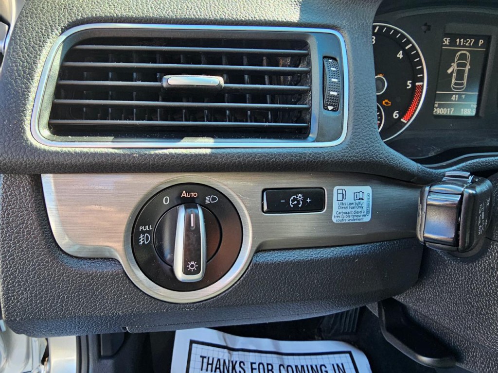 2015 Volkswagen Passat Image 33