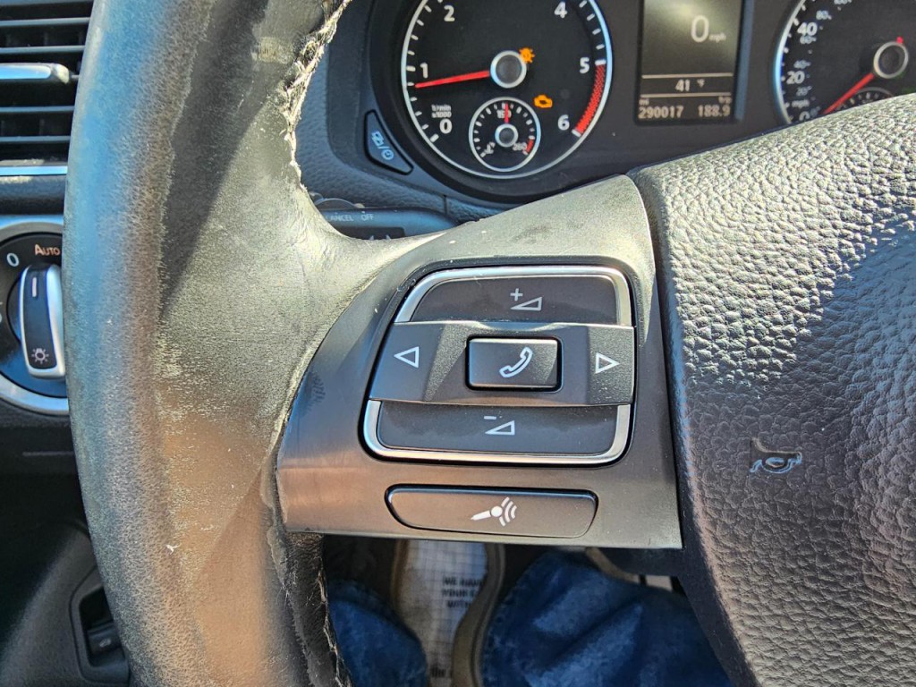 2015 Volkswagen Passat Image 39