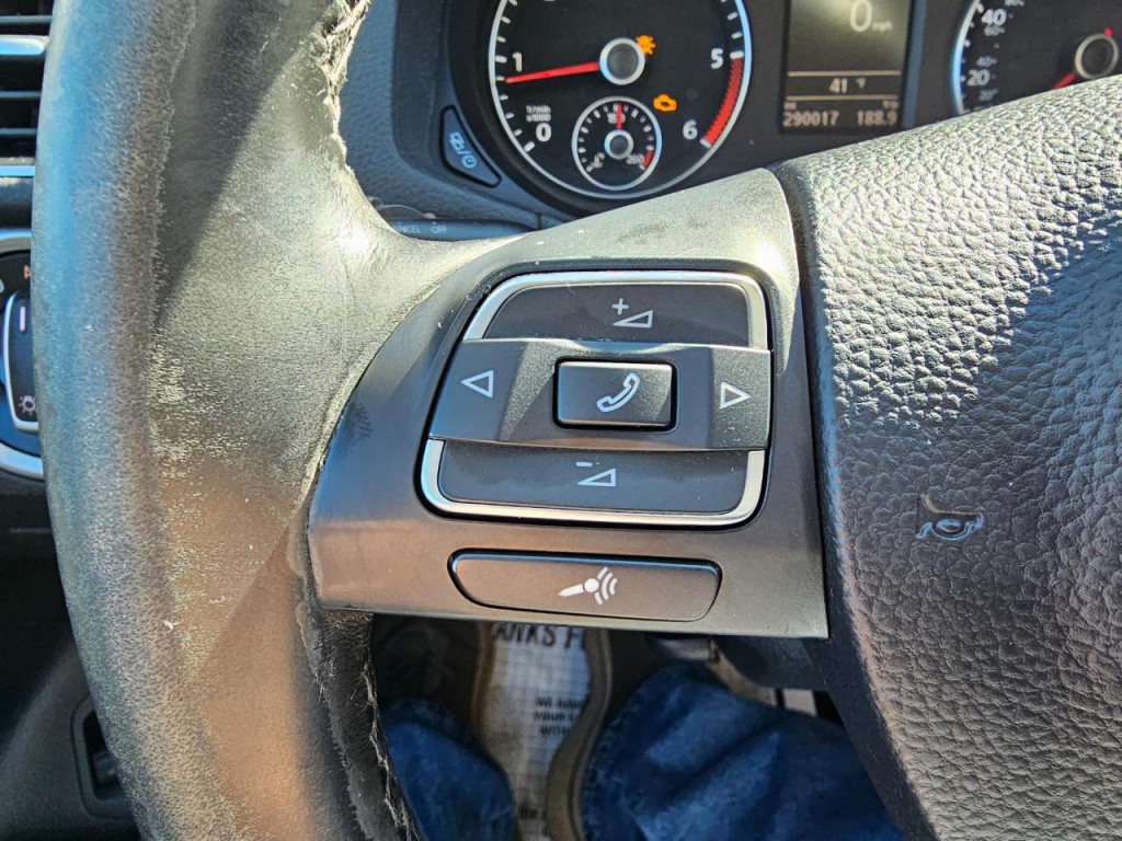 2015 Volkswagen Passat Image 40