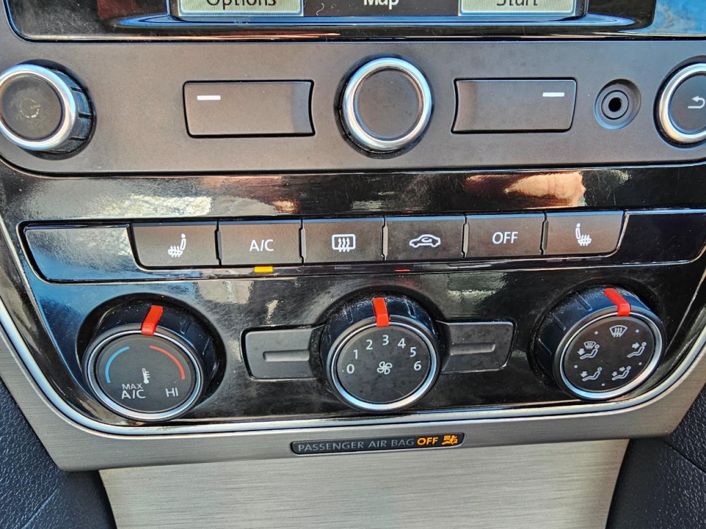 2015 Volkswagen Passat Image 42