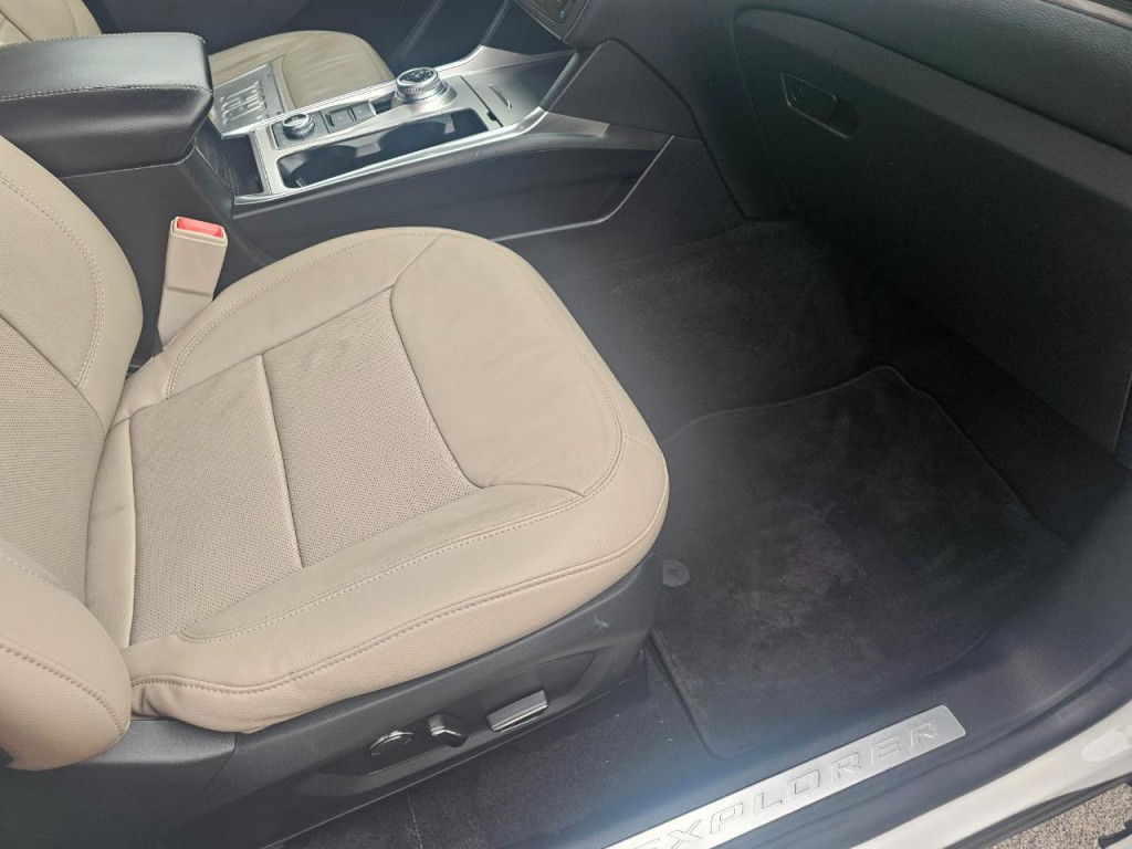 2020 Ford Explorer Image 19