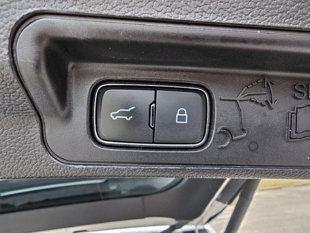 2020 Ford Explorer Image 25