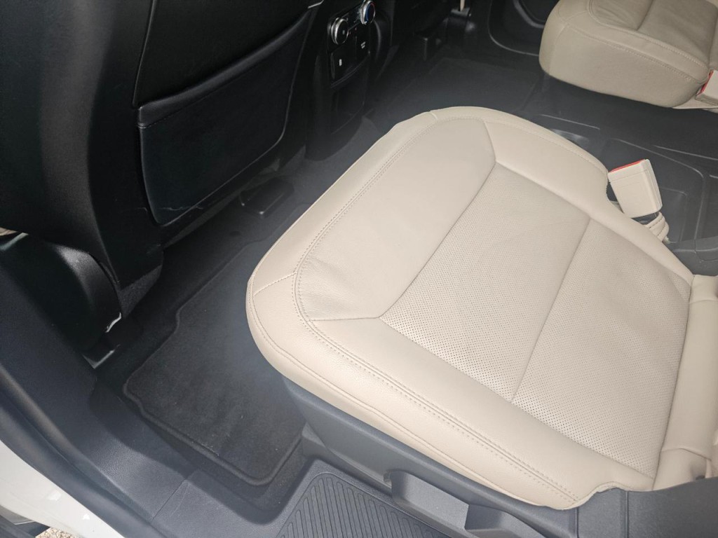 2020 Ford Explorer Image 27