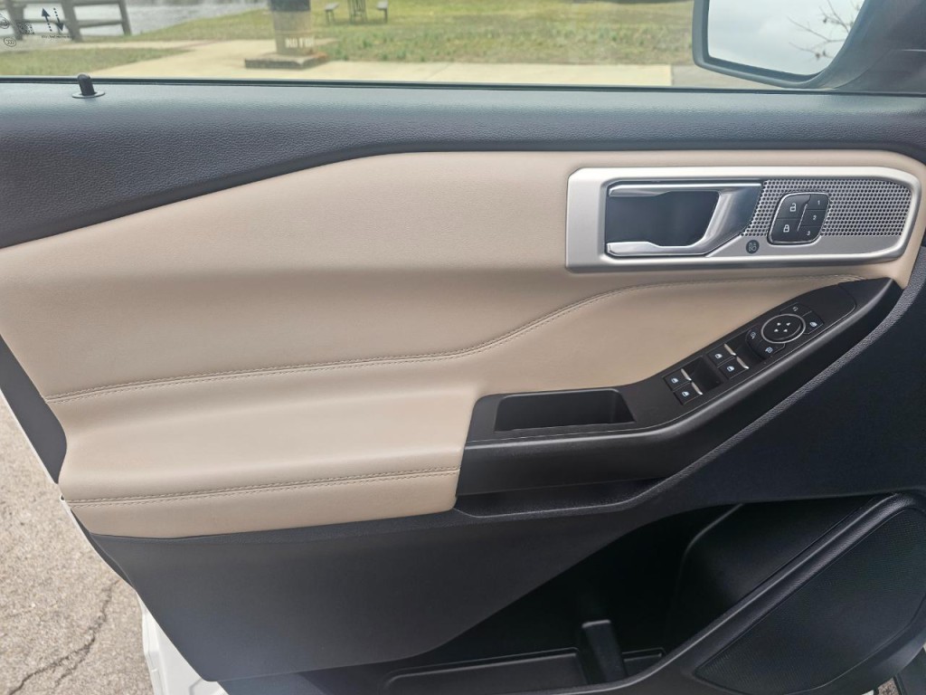 2020 Ford Explorer Image 28