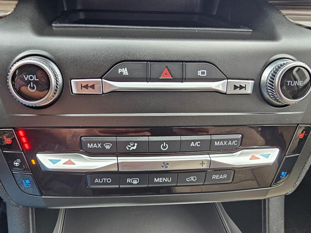 2020 Ford Explorer Image 46