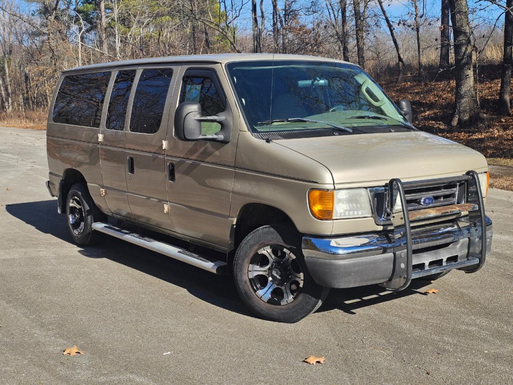 2007 Ford Econoline Image 2