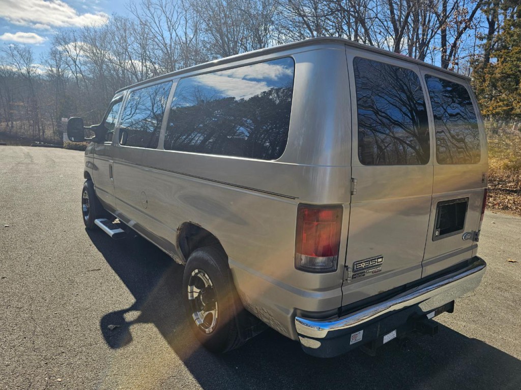 2007 Ford Econoline Image 8