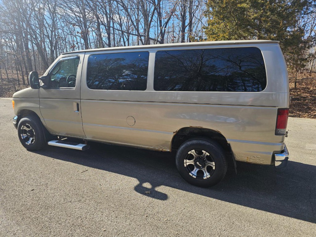 2007 Ford Econoline Image 9