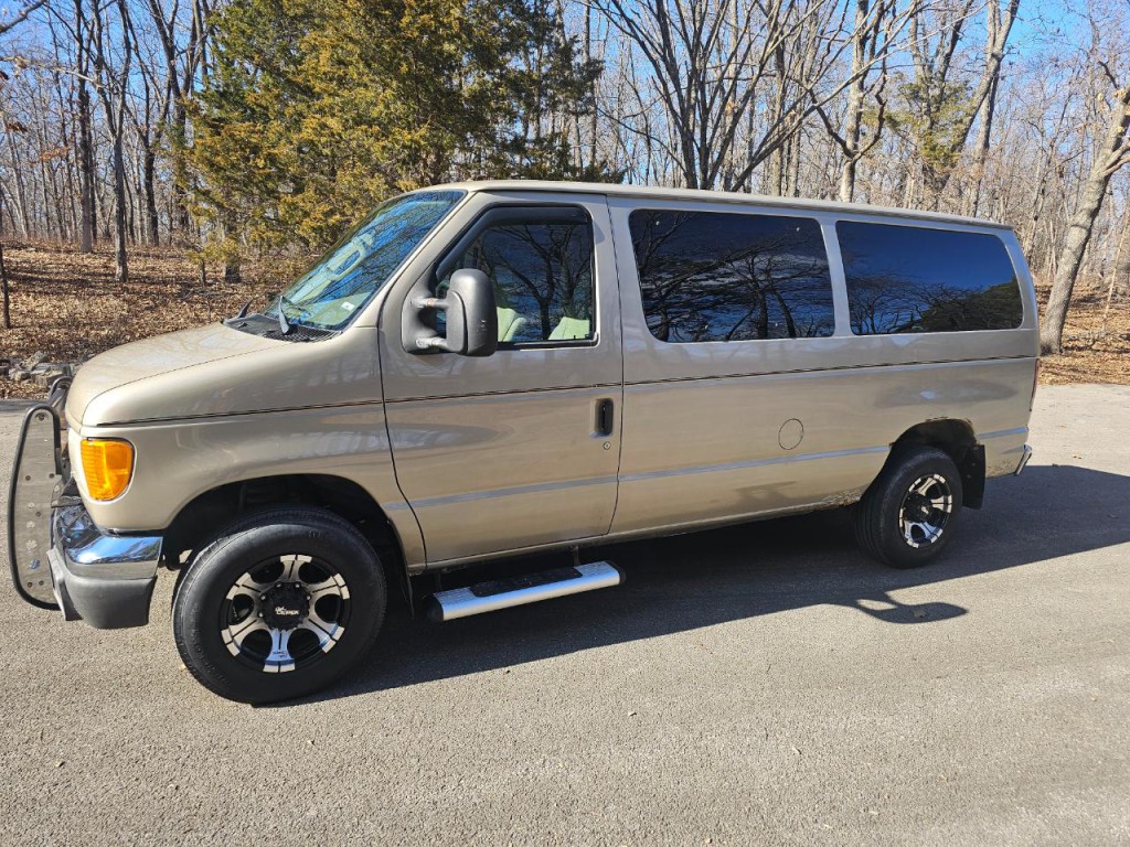 2007 Ford Econoline Image 11