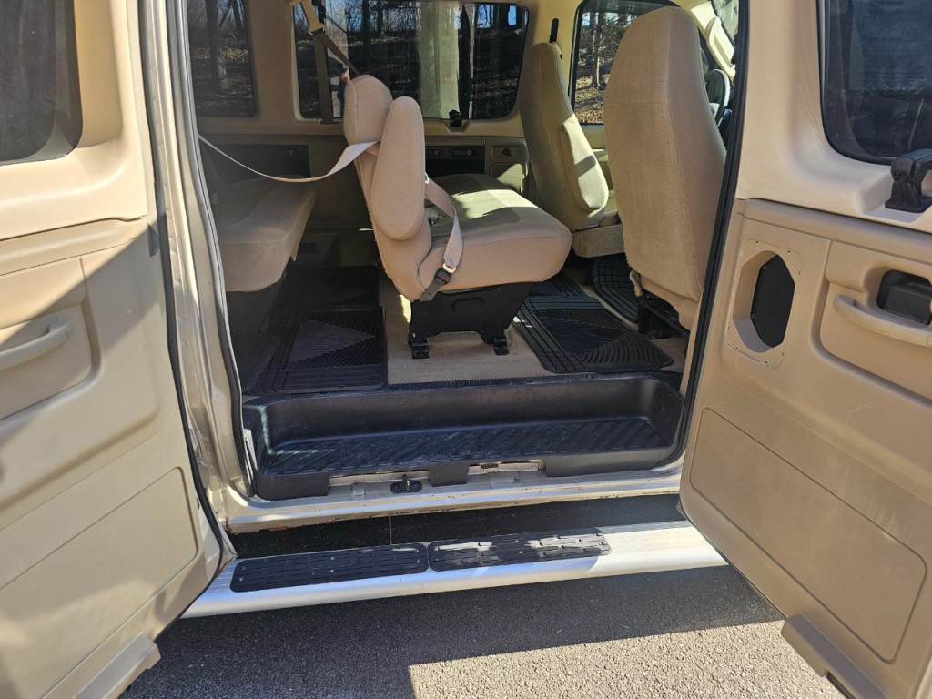 2007 Ford Econoline Image 18