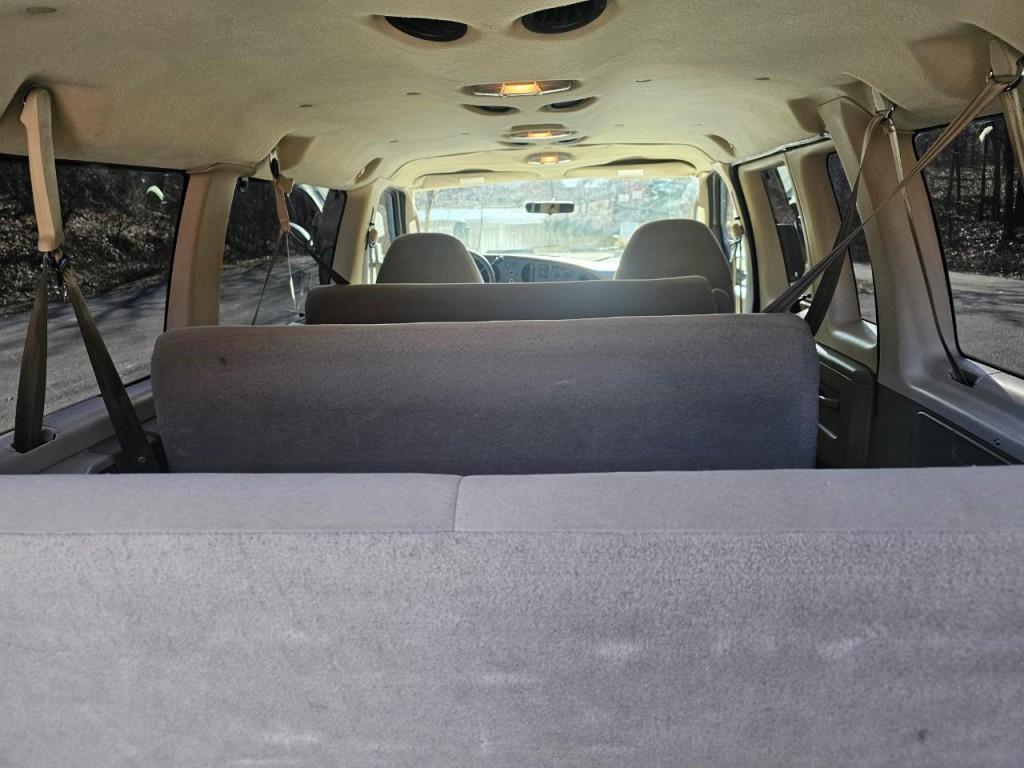 2007 Ford Econoline Image 24