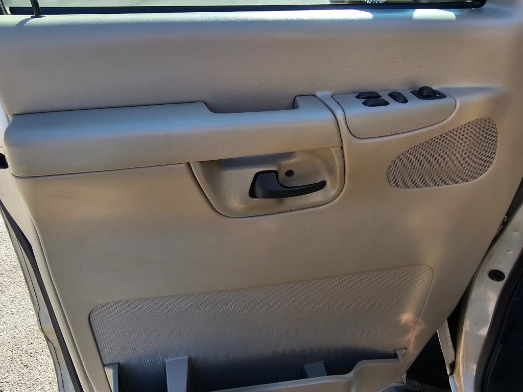 2007 Ford Econoline Image 25