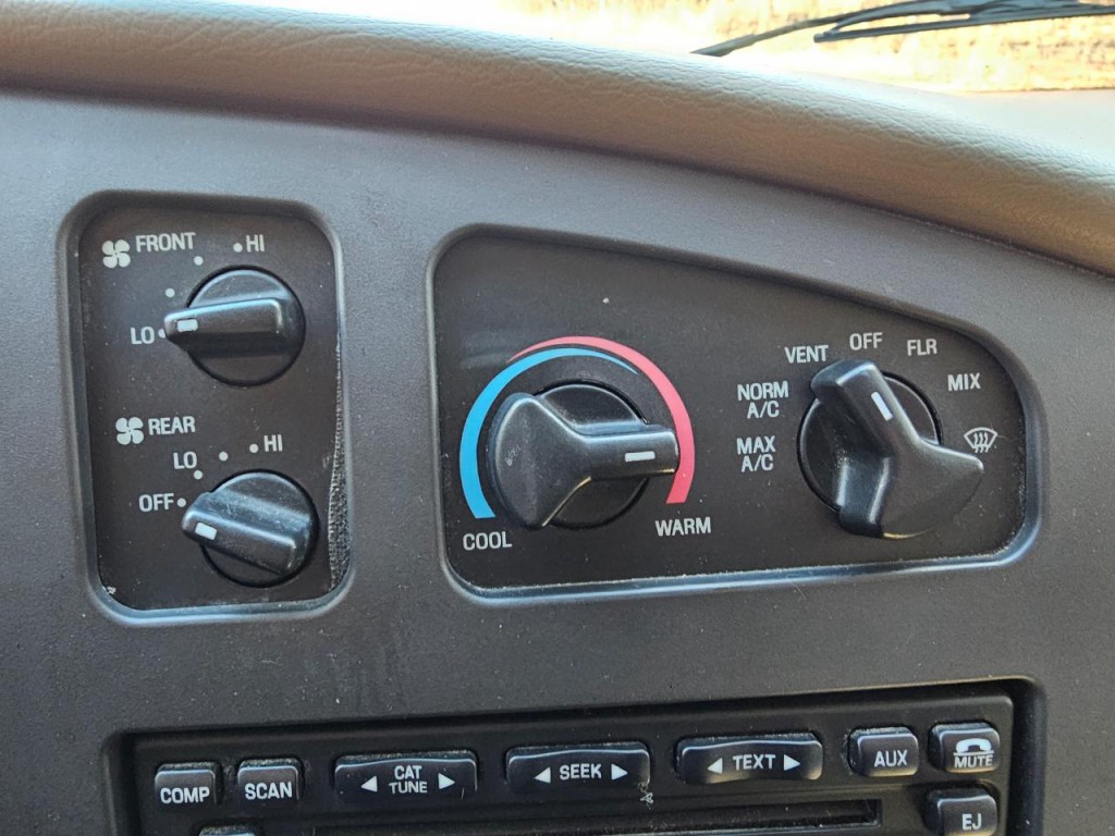 2007 Ford Econoline Image 40