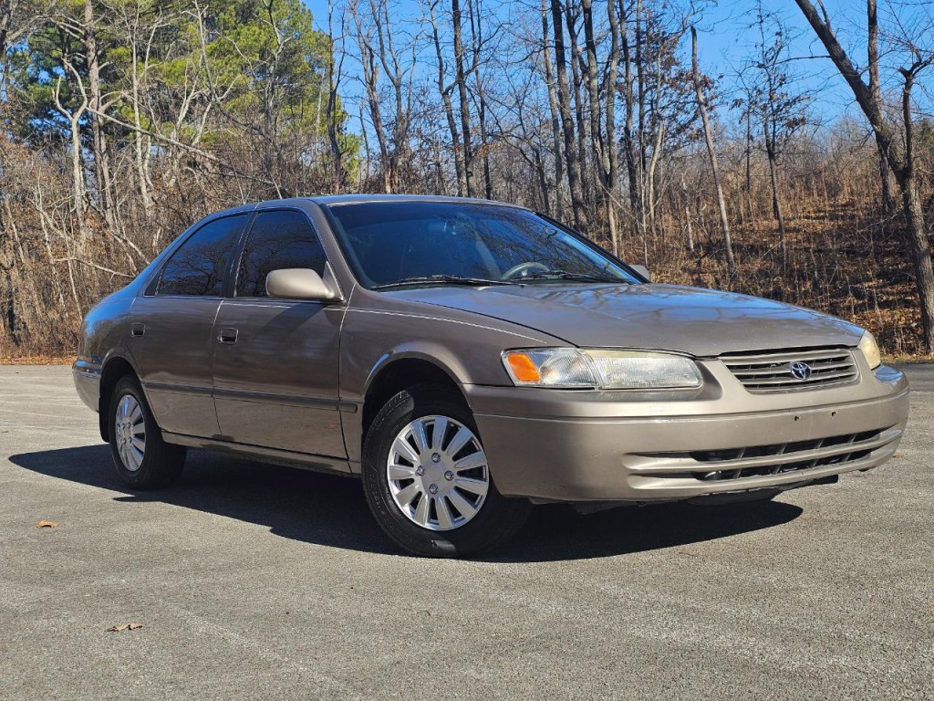 1999 Toyota Camry Image 1