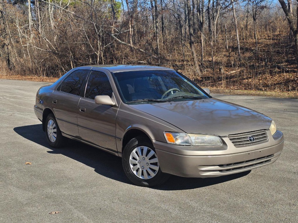 1999 Toyota Camry Image 2