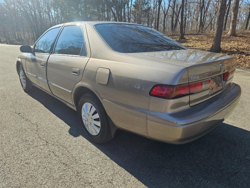 1999 Toyota Camry Image 8