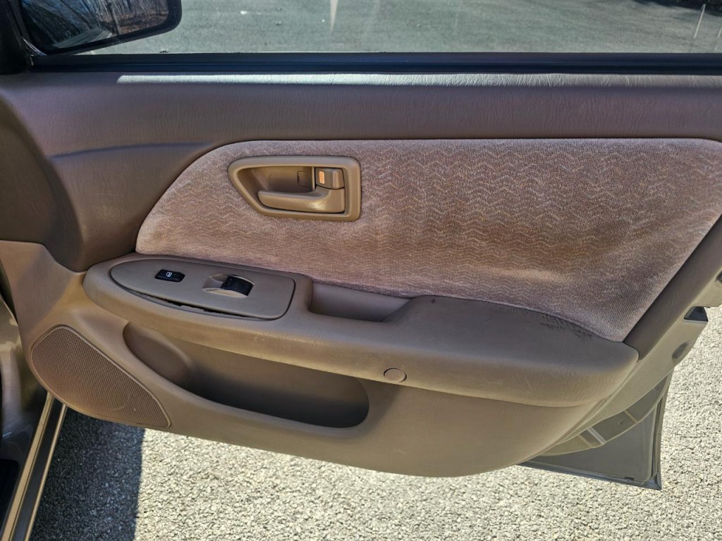 1999 Toyota Camry Image 16