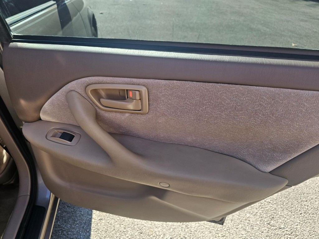 1999 Toyota Camry Image 18