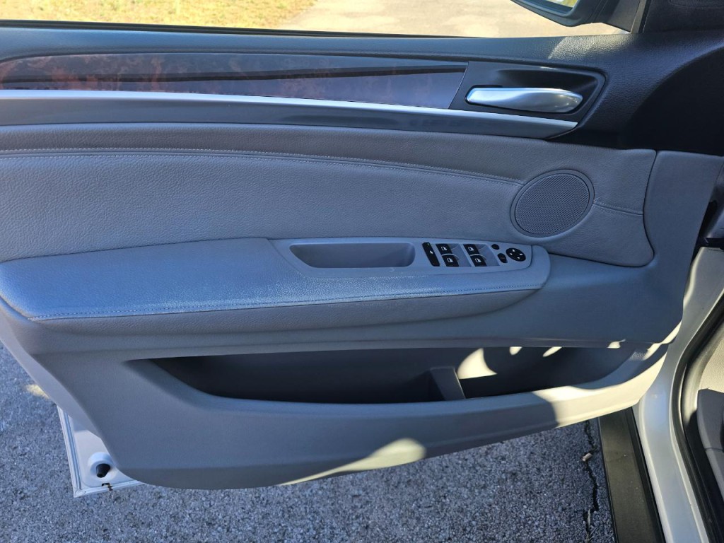 2008 BMW X5 Image 25