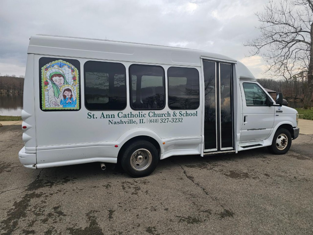 2010 Ford Econoline Image 4