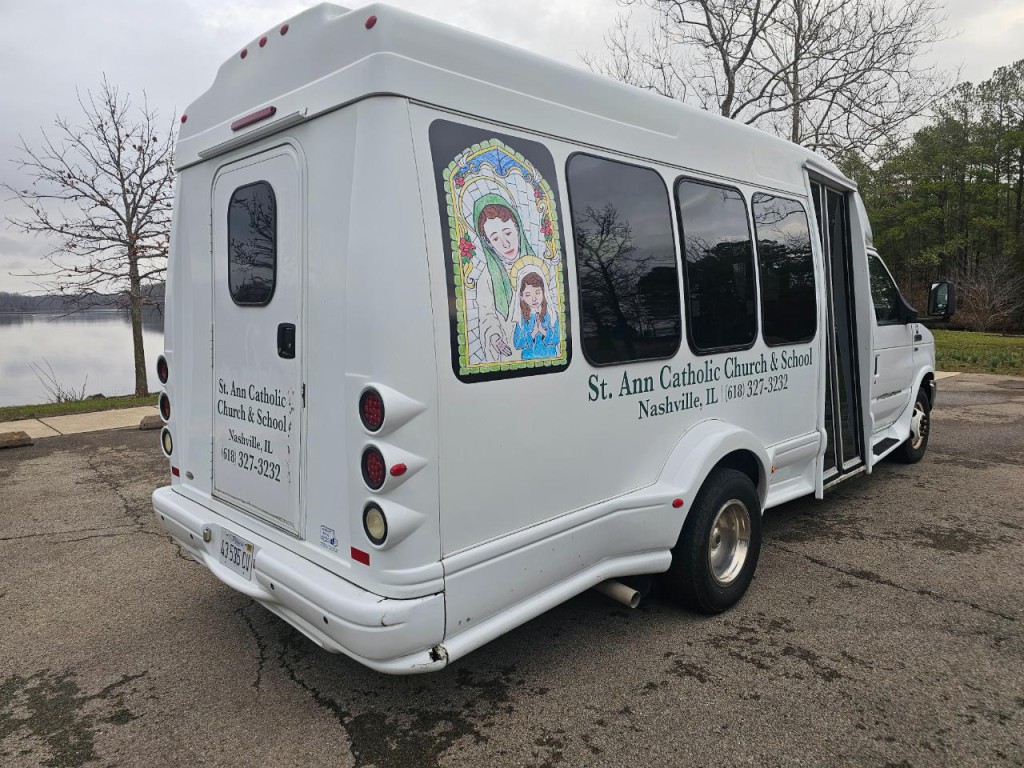 2010 Ford Econoline Image 5