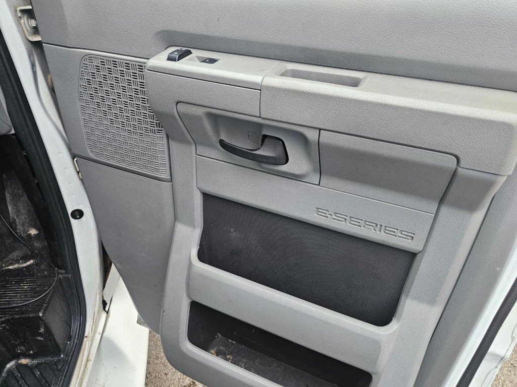 2010 Ford Econoline Image 15