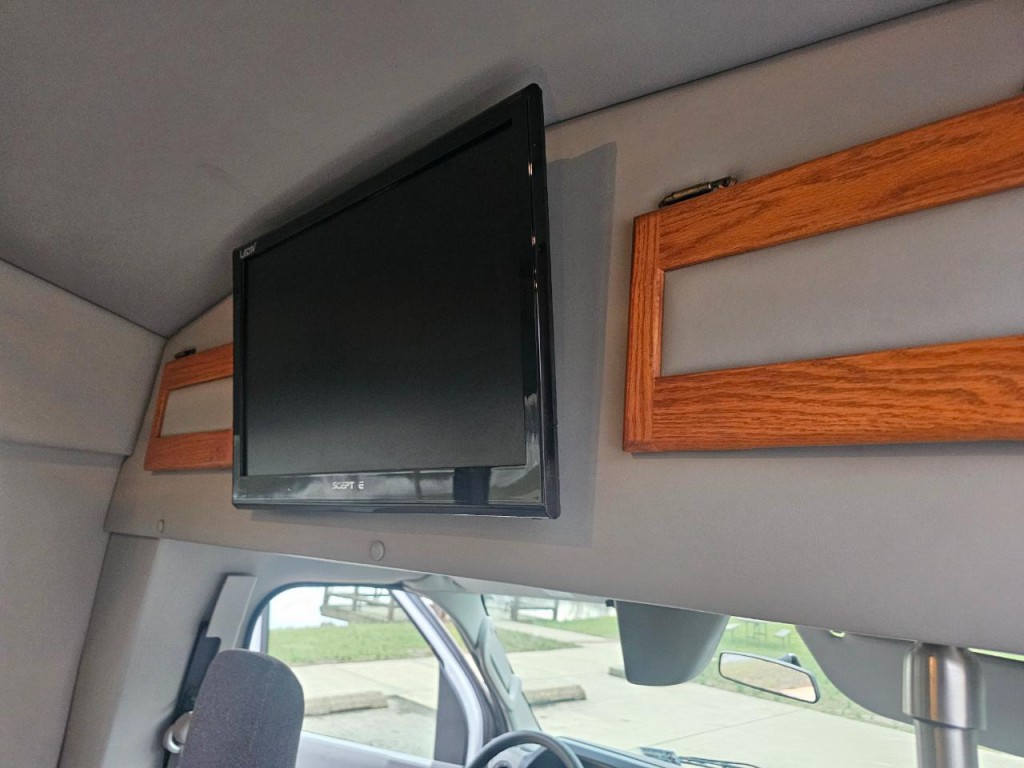 2010 Ford Econoline Image 18