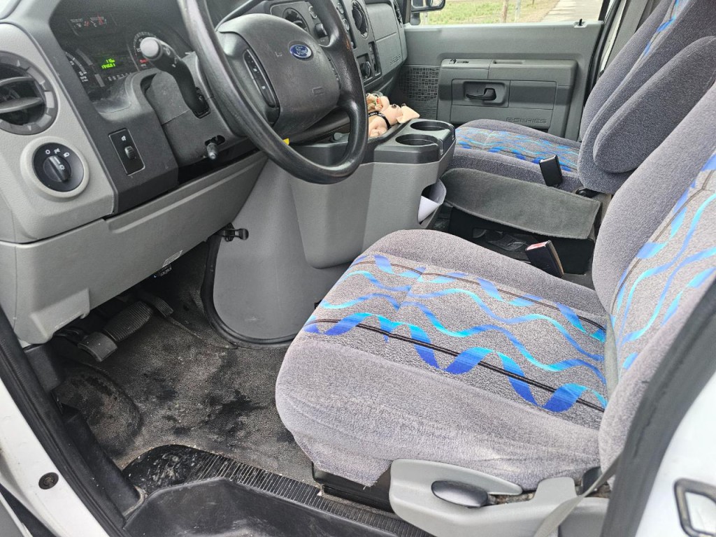 2010 Ford Econoline Image 23