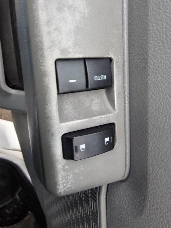 2010 Ford Econoline Image 24