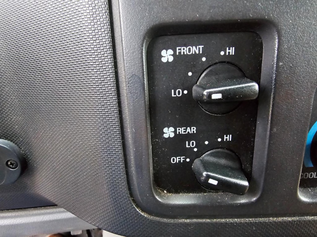 2010 Ford Econoline Image 32