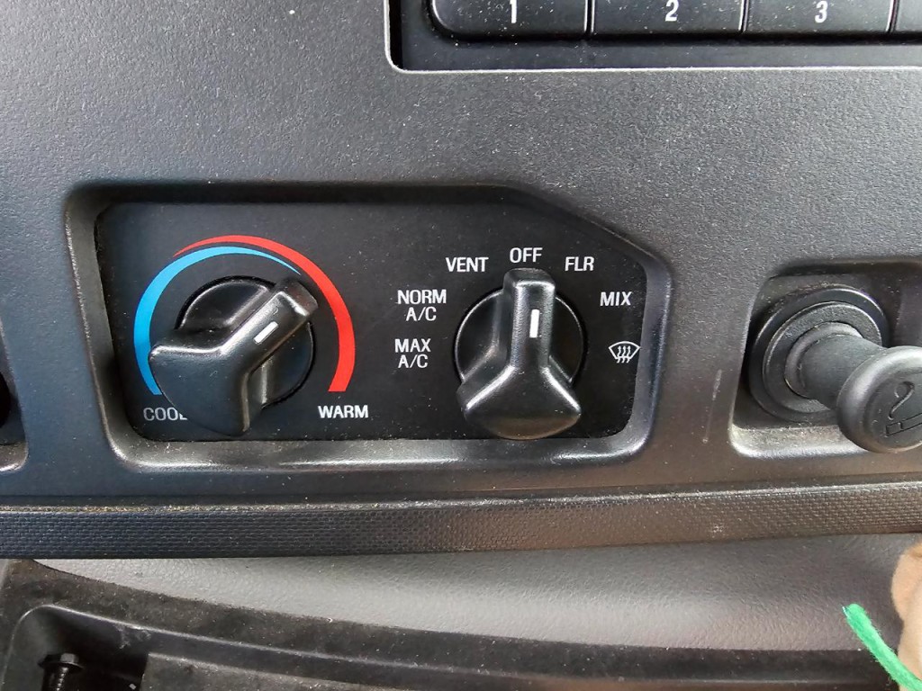 2010 Ford Econoline Image 34