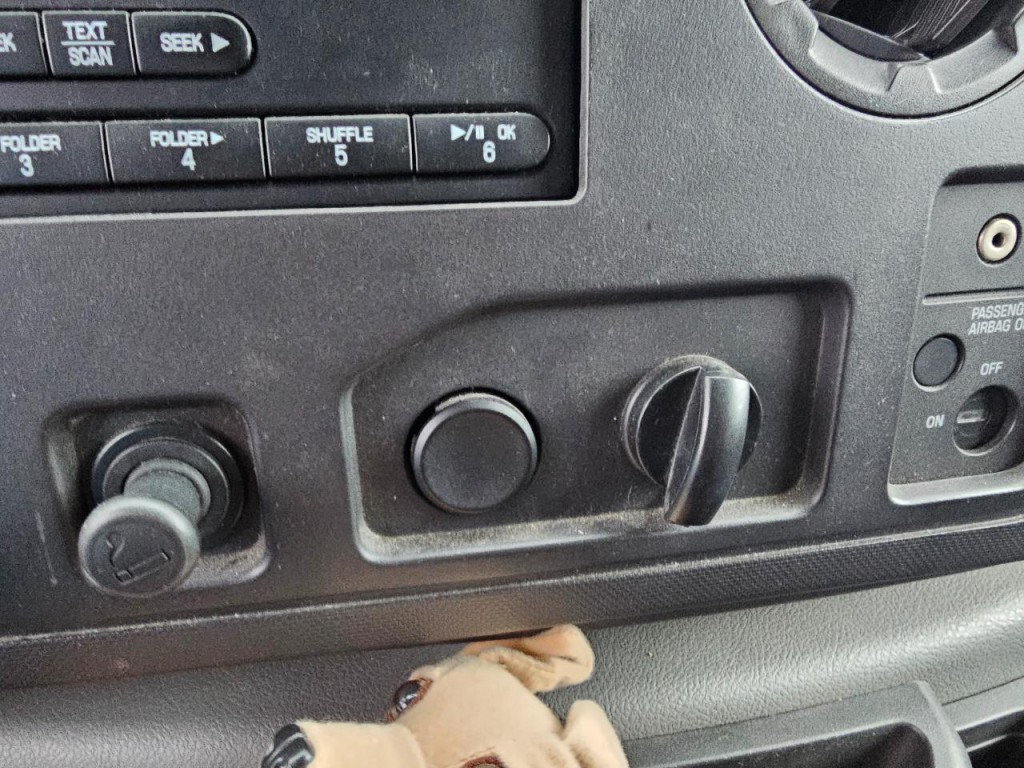 2010 Ford Econoline Image 35