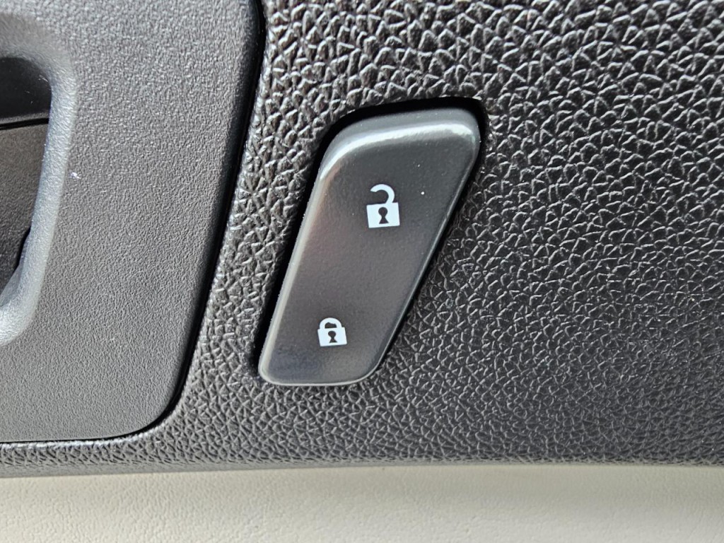 2012 GMC Acadia Image 32