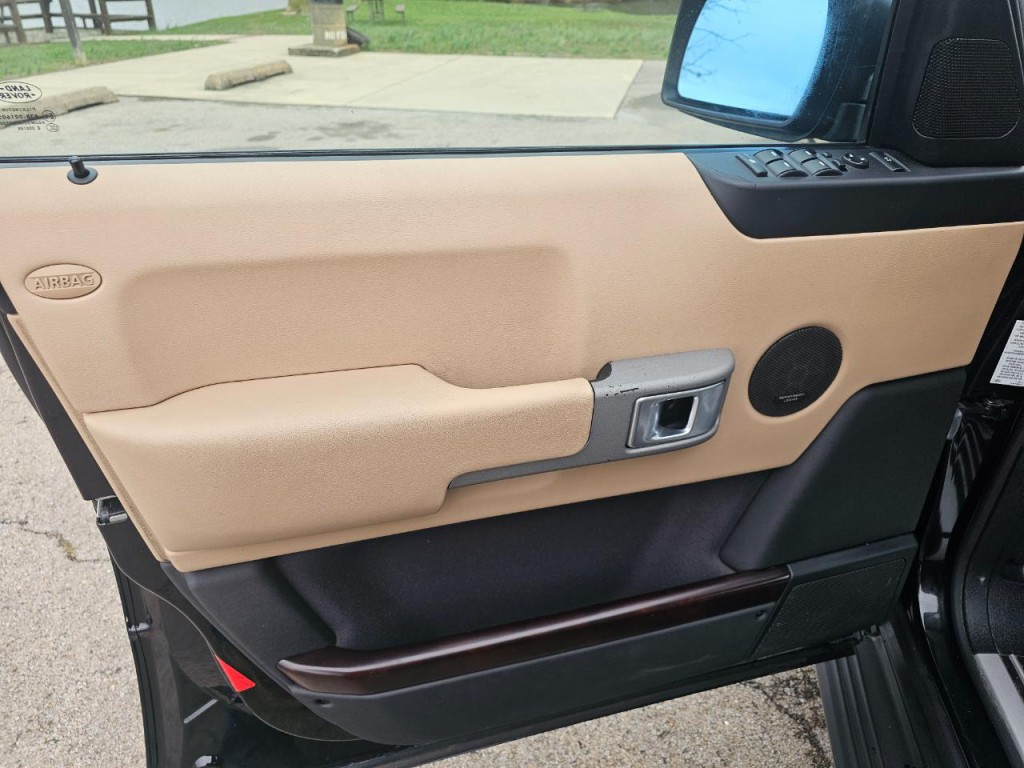 2004 Land Rover Range Rover Image 25