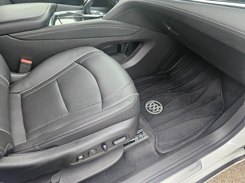 2021 Buick Enclave Image 19