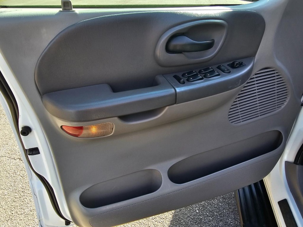 2001 Ford F-150 Image 24