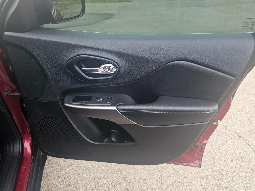 2019 Jeep Cherokee Image 16